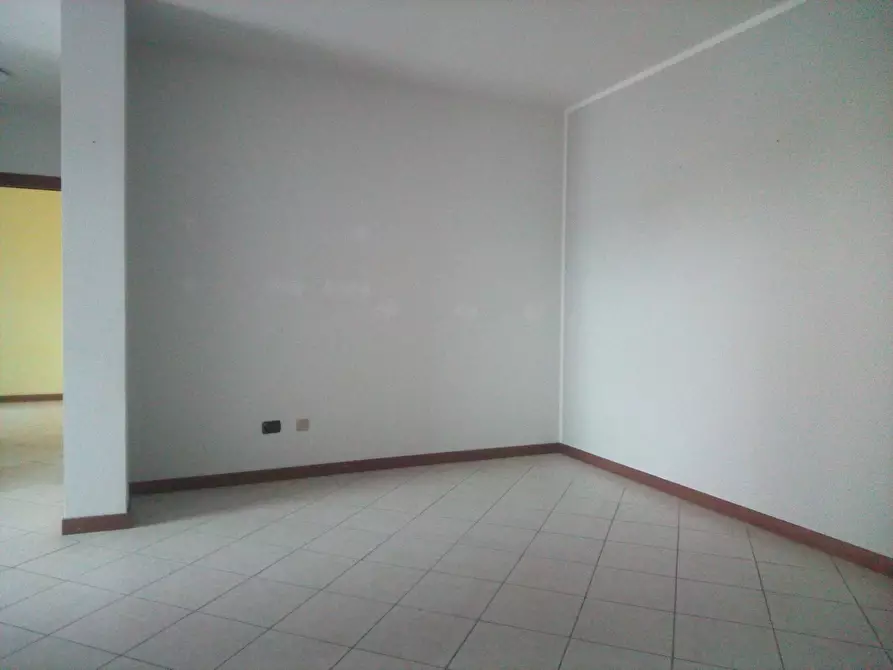 Immagine 5 di Attività commerciale in vendita  in Via Di Salviano 54 a Livorno