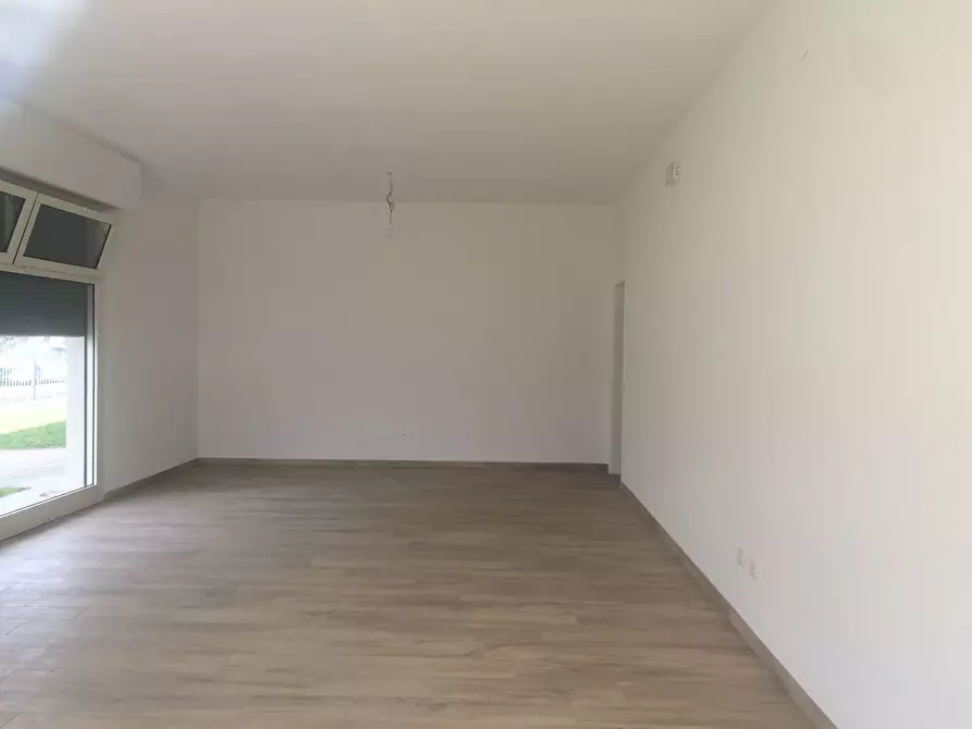 Immagine 6 di Attività commerciale in vendita  in Via Di Salviano 54 a Livorno