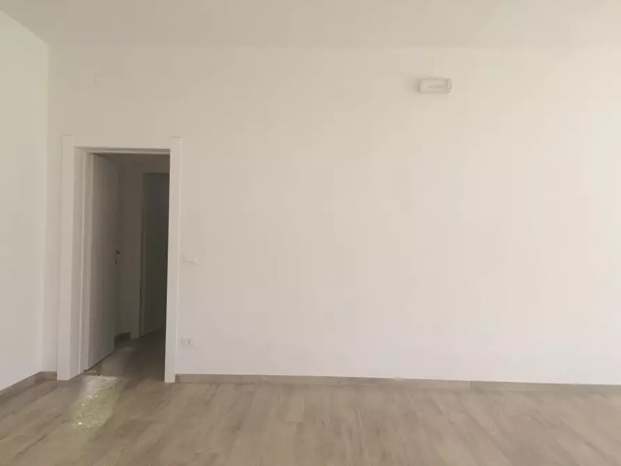 Immagine 7 di Attività commerciale in vendita  in Via Di Salviano 54 a Livorno