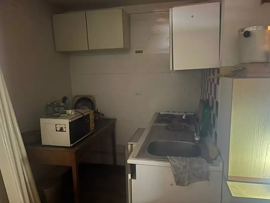 Immagine 1 di Appartamento in vendita  in viale mario tobino 18 a Viareggio