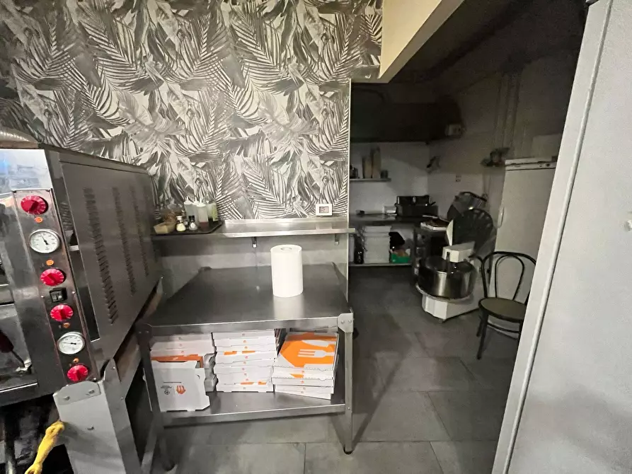 Immagine 8 di Attività commerciale in affitto  in Piazza  Garibaldi a Pisa