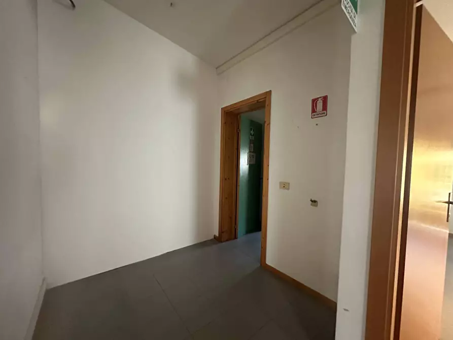 Immagine 4 di Ufficio in affitto  in SAN MARCO a Lucca