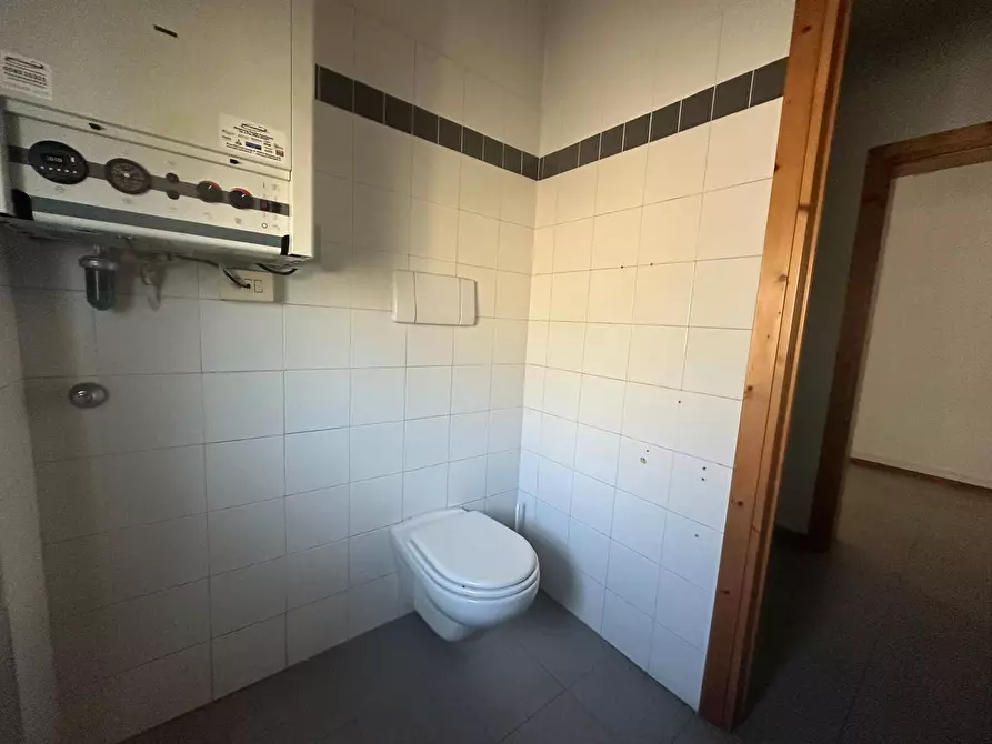 Immagine 8 di Ufficio in affitto  in SAN MARCO a Lucca