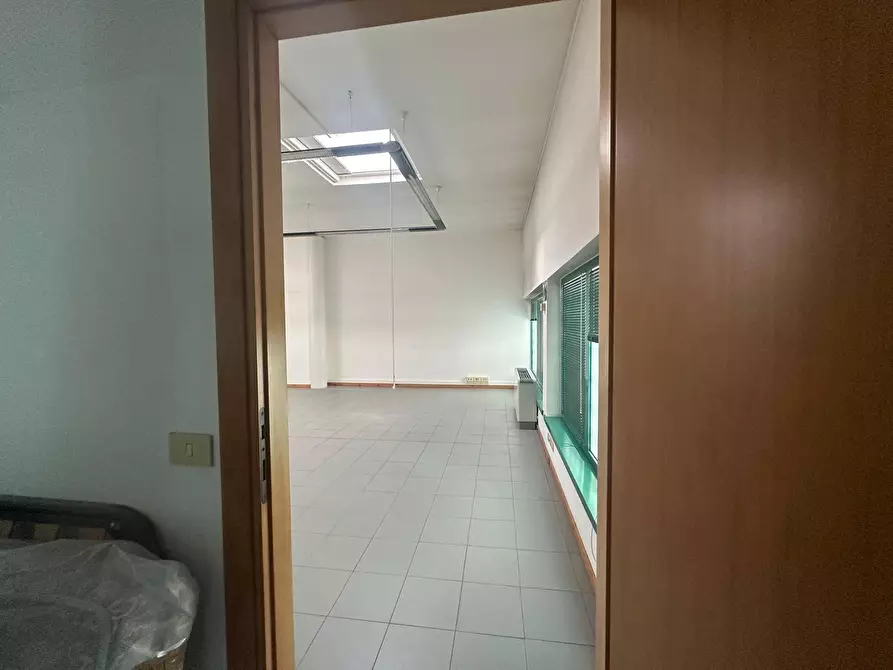 Immagine 15 di Ufficio in affitto  in SAN MARCO a Lucca