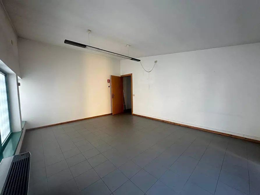 Immagine 18 di Ufficio in affitto  in SAN MARCO a Lucca