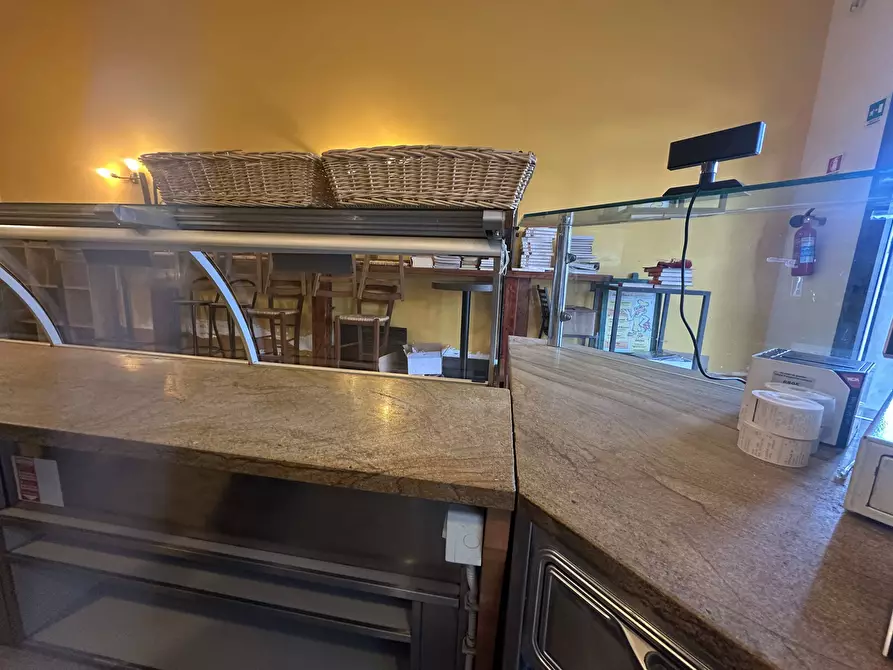 Immagine 2 di Attività commerciale in affitto  in san marco a Lucca