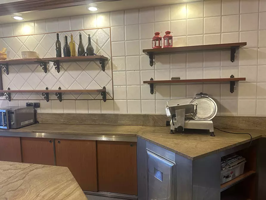 Immagine 1 di Attività commerciale in affitto  in san marco a Lucca