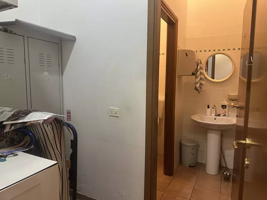 Immagine 8 di Attività commerciale in affitto  in san marco a Lucca