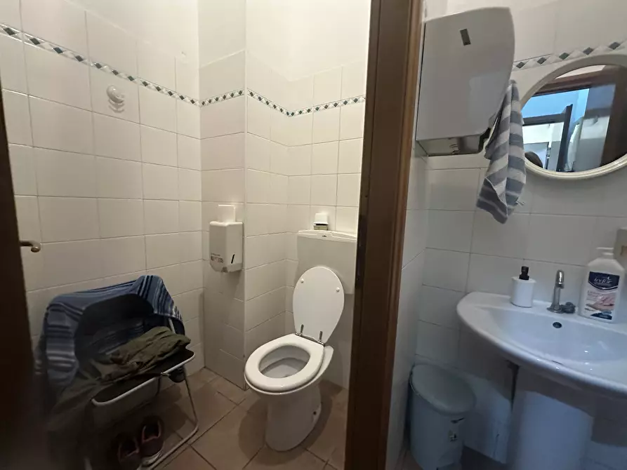 Immagine 9 di Attività commerciale in affitto  in san marco a Lucca