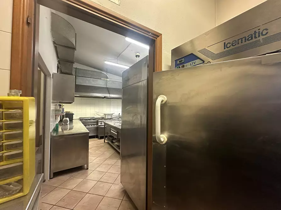 Immagine 15 di Attività commerciale in affitto  in san marco a Lucca