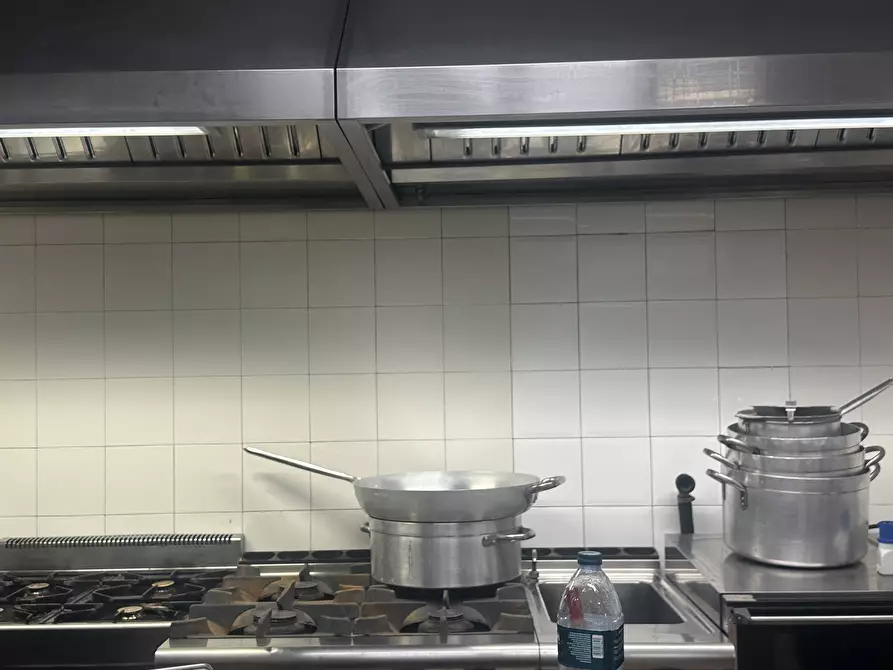 Immagine 25 di Attività commerciale in affitto  in san marco a Lucca