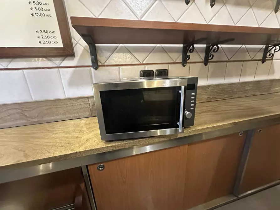 Immagine 4 di Attività commerciale in affitto  in san marco a Lucca