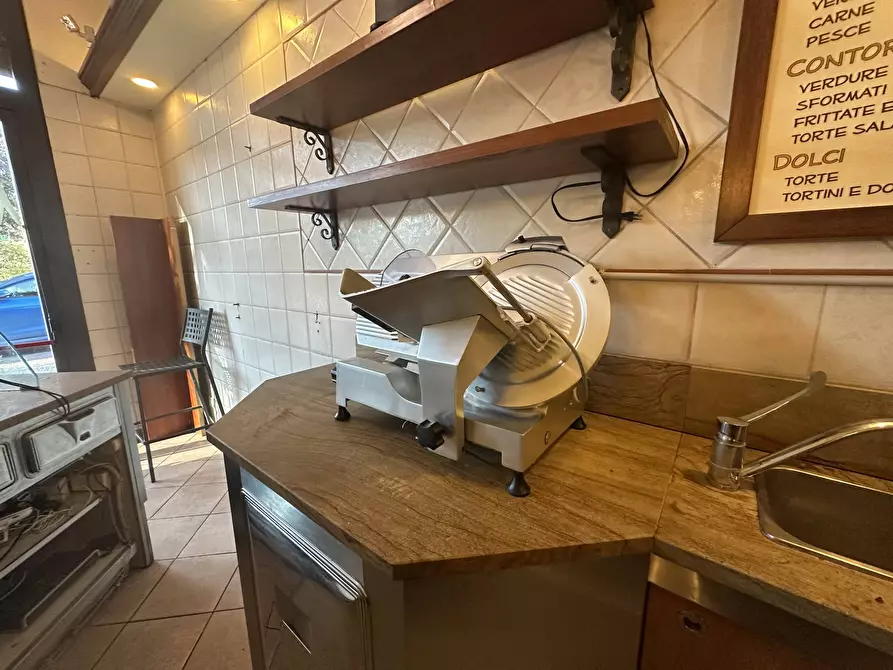 Immagine 5 di Attività commerciale in affitto  in san marco a Lucca