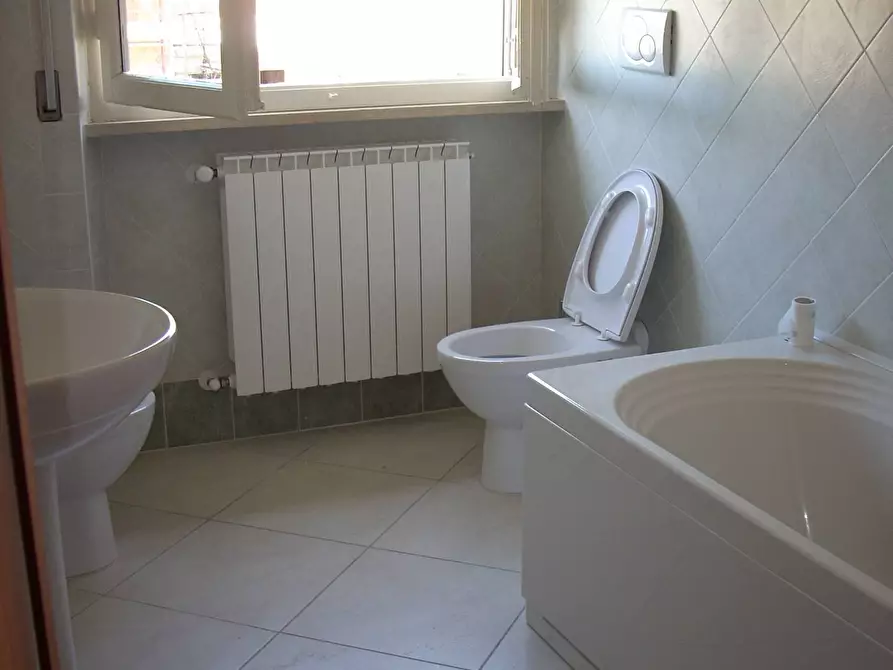 Immagine 17 di Casa indipendente in affitto  in via caduti lyra 6 a Cascina