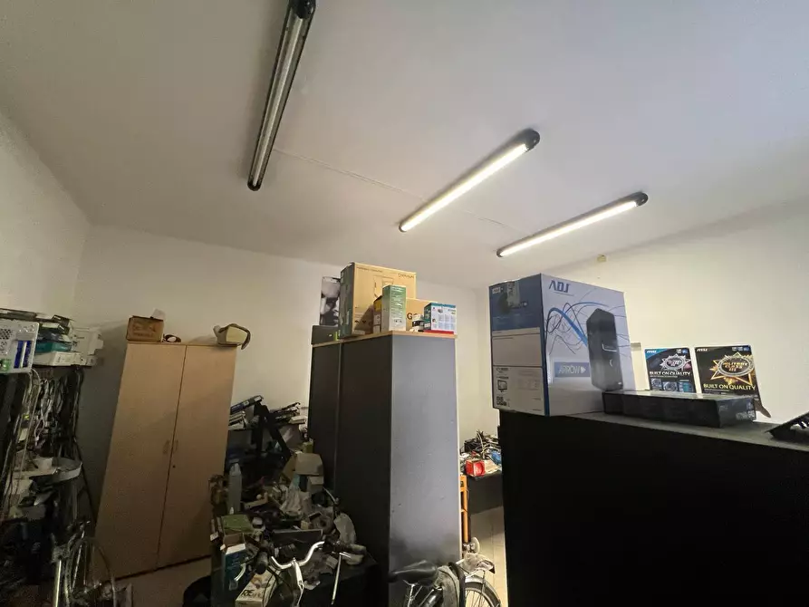 Immagine 3 di Attività commerciale in vendita  in Piazza Mazzini 1 a Livorno