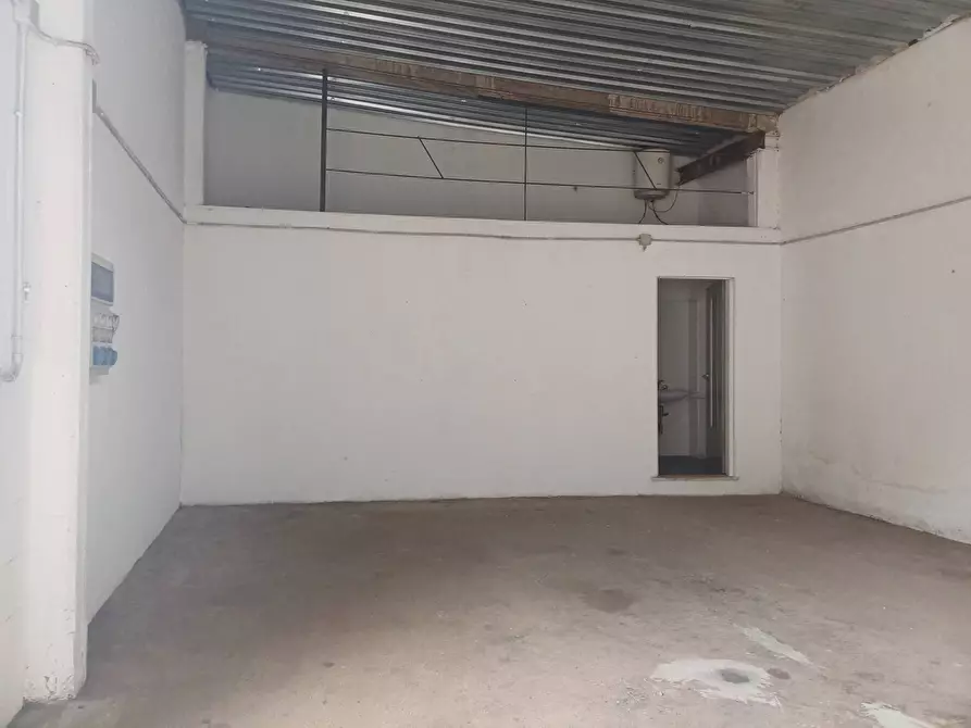 Immagine 1 di Attività commerciale in affitto  in via statale abetone - a San Giuliano Terme