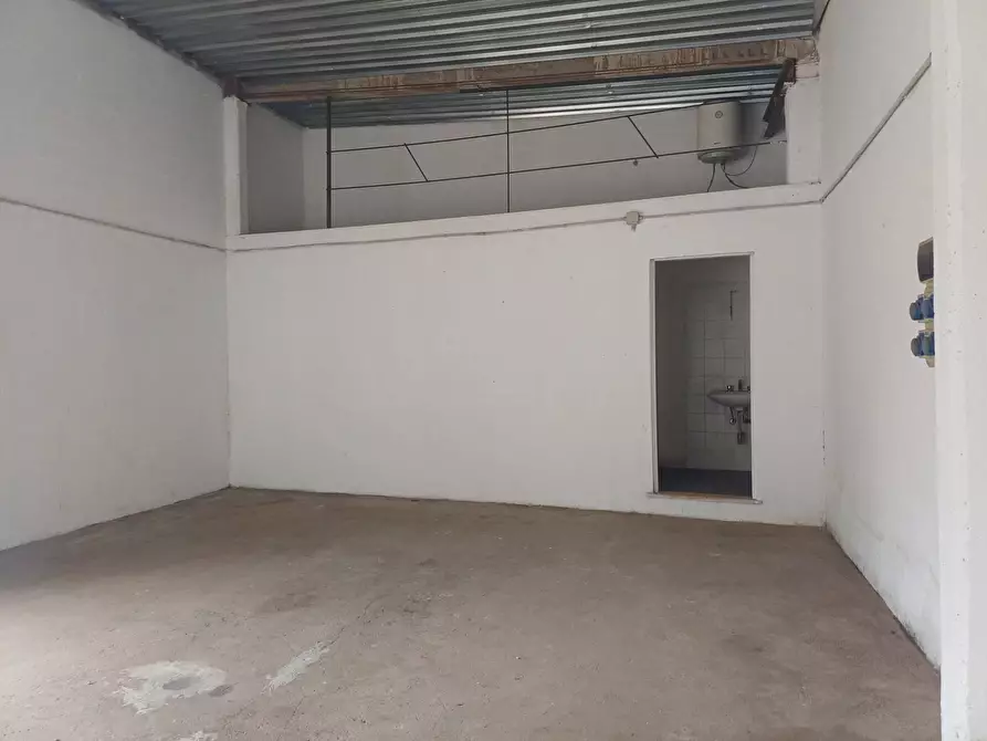 Immagine 2 di Attività commerciale in affitto  in via statale abetone - a San Giuliano Terme