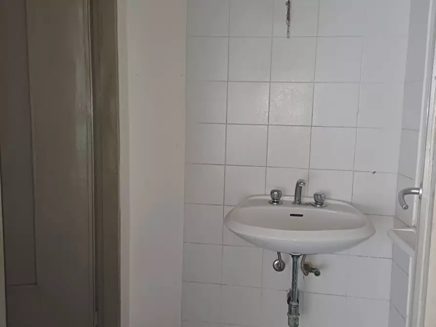 Immagine 3 di Attività commerciale in affitto  in via statale abetone - a San Giuliano Terme