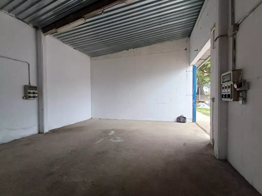 Immagine 6 di Attività commerciale in affitto  in via statale abetone - a San Giuliano Terme