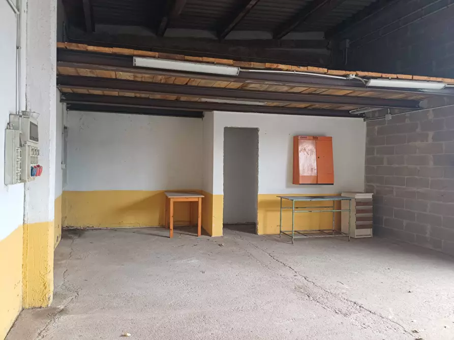 Immagine 2 di Attività commerciale in affitto  in via statale abetone - a San Giuliano Terme