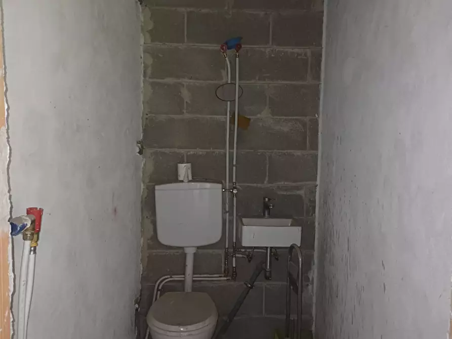 Immagine 5 di Attività commerciale in affitto  in via statale abetone - a San Giuliano Terme