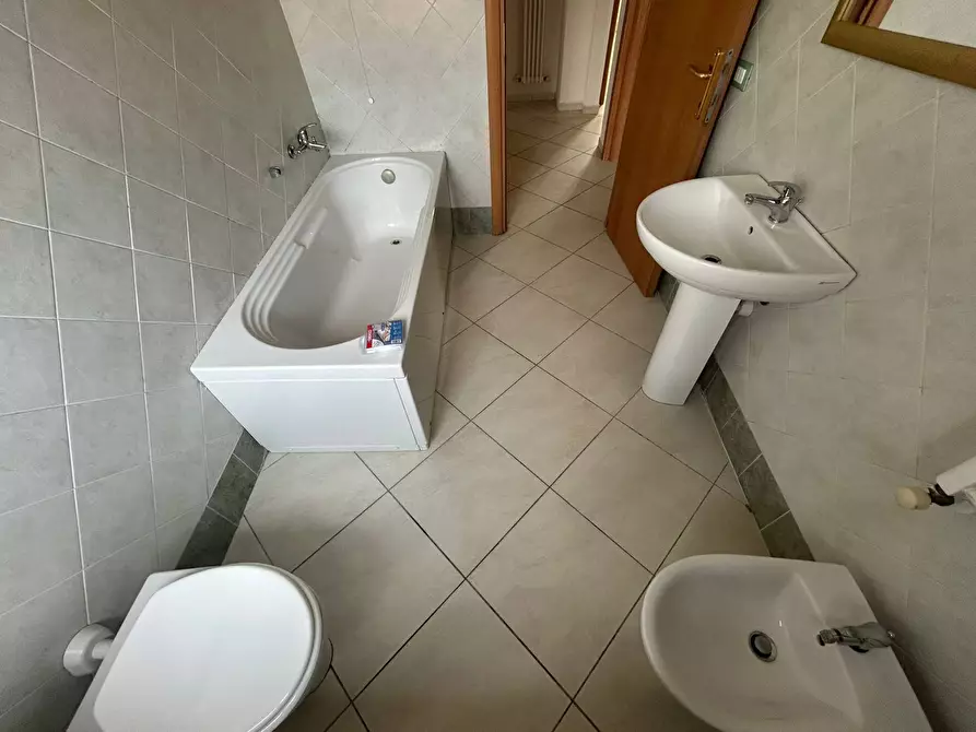 Immagine 18 di Casa indipendente in affitto  in via caduti lyra 6 a Cascina