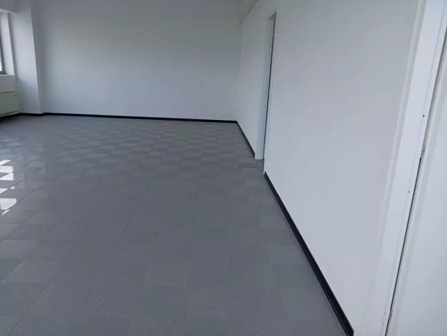 Immagine 8 di Attività commerciale in affitto  in via tegulaia a Pisa