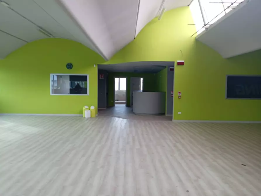 Immagine 21 di Attività commerciale in affitto  in via gronchi a Pisa