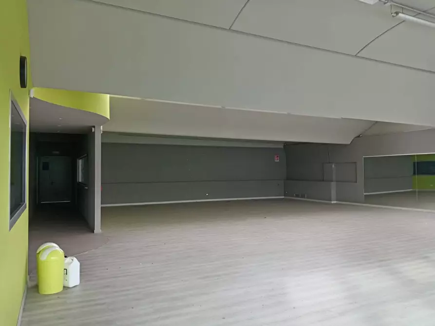 Immagine 23 di Attività commerciale in affitto  in via gronchi a Pisa