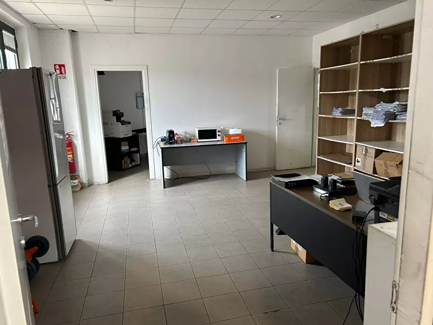 Immagine 6 di Attività commerciale in affitto  in viale piemonte 6 a Cascina