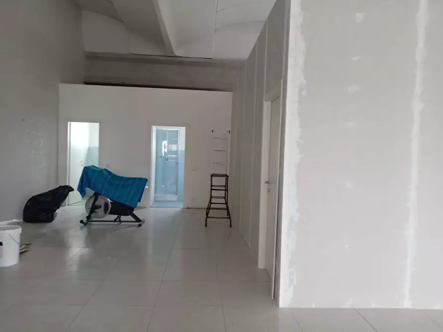 Immagine 9 di Attività commerciale in affitto  in via ulisse aldovrandi 5 a Pisa