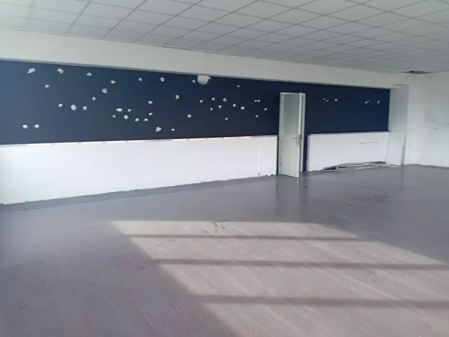 Immagine 17 di Attività commerciale in affitto  in Via Scornigiana a Pisa