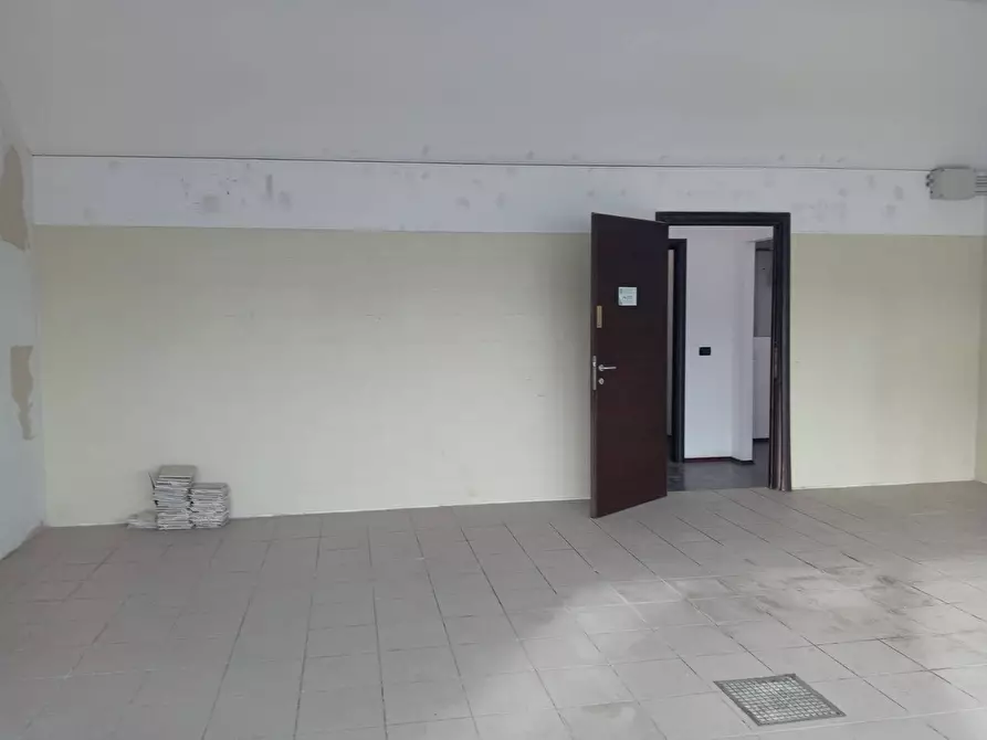 Immagine 19 di Attività commerciale in affitto  in Via Scornigiana a Pisa