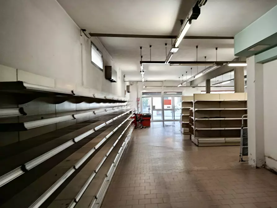 Immagine 1 di Attività commerciale in affitto  in Viale Europa 25 a Altopascio