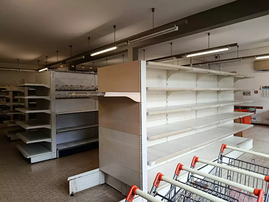 Immagine 2 di Attività commerciale in affitto  in Viale Europa 25 a Altopascio