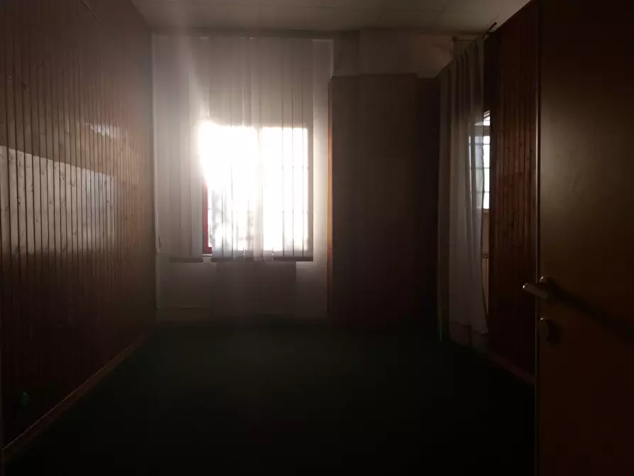 Immagine 6 di Attività commerciale in affitto  in di vittorio 35 a San Giuliano Terme