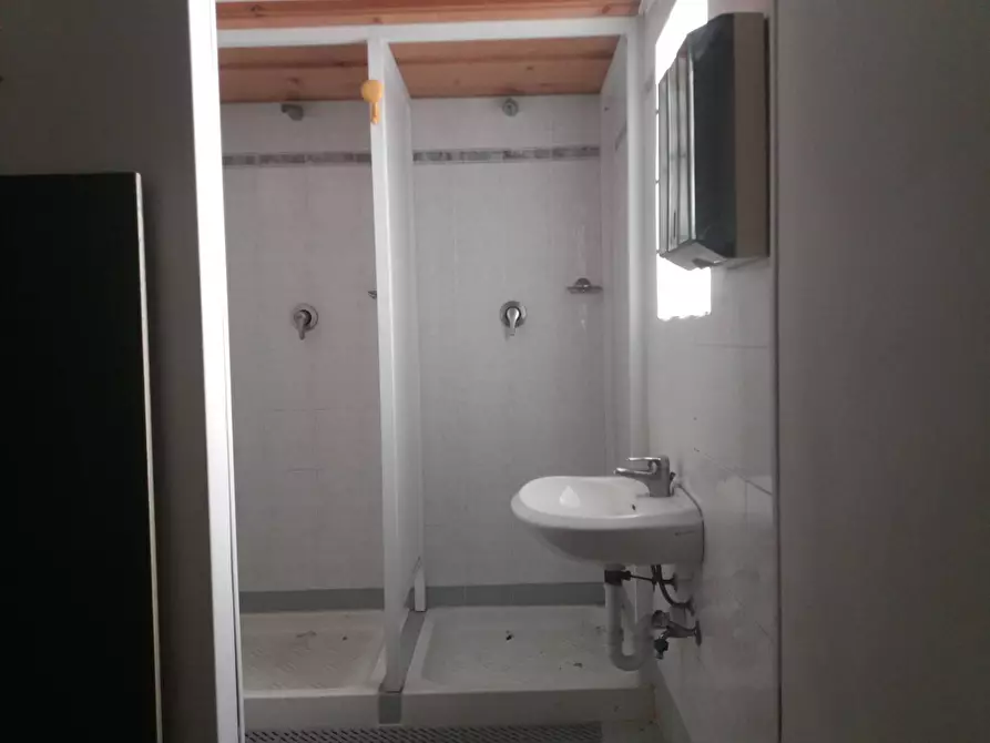 Immagine 12 di Attività commerciale in affitto  in di vittorio 35 a San Giuliano Terme