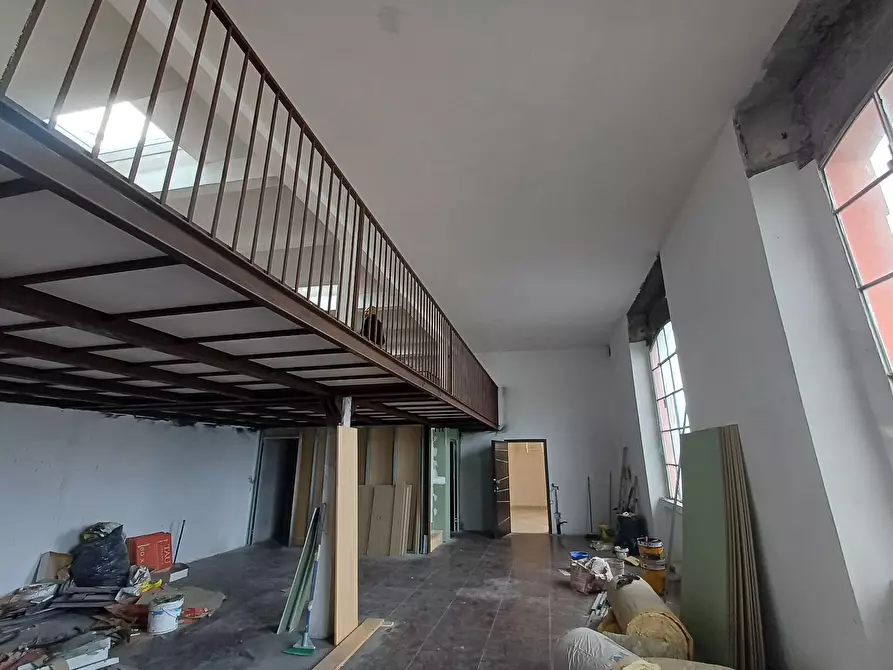 Immagine 2 di Attività commerciale in vendita  in Via Giosue' Carducci a Pisa