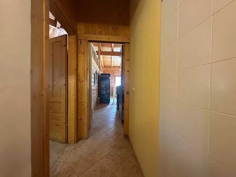 Immagine 7 di Attività commerciale in affitto  in via paolo savi 105 a Viareggio