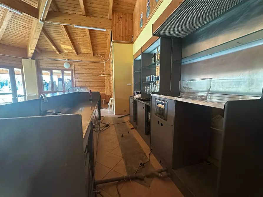 Immagine 3 di Attività commerciale in affitto  in via paolo savi 105 a Viareggio