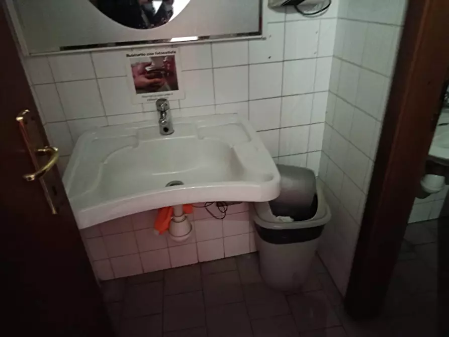 Immagine 6 di Attività commerciale in affitto  in via fratelli rosselli 50 a Altopascio
