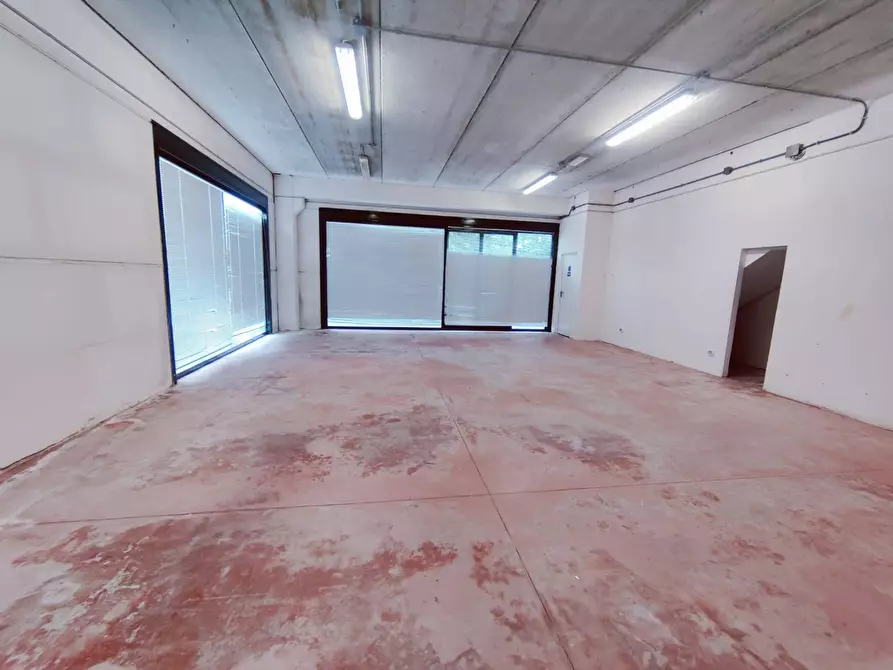 Immagine 4 di Attività commerciale in affitto  in via europa 12 a Cascina