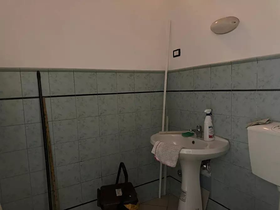 Immagine 7 di Attività commerciale in affitto  in Via Maroncelli - a Viareggio