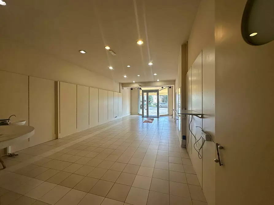 Immagine 4 di Attività commerciale in affitto  in via pesciatima 15 a Lucca