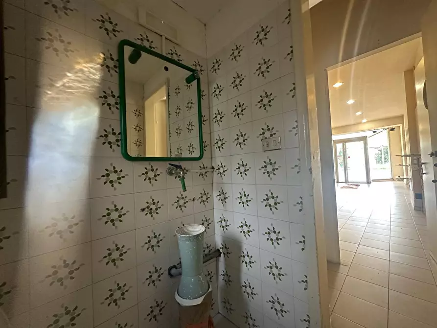 Immagine 8 di Attività commerciale in affitto  in via pesciatima 15 a Lucca