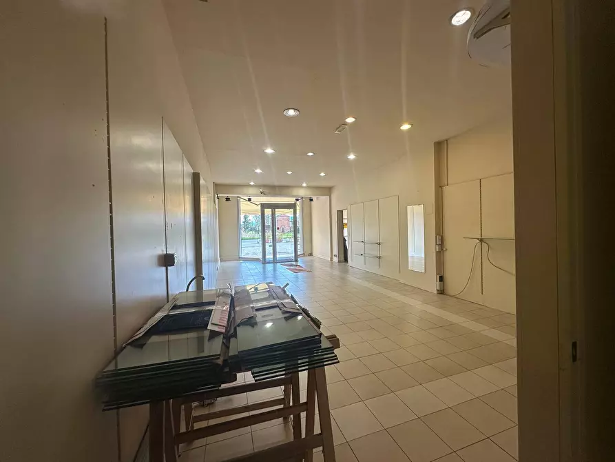 Immagine 3 di Attività commerciale in affitto  in via pesciatima 15 a Lucca