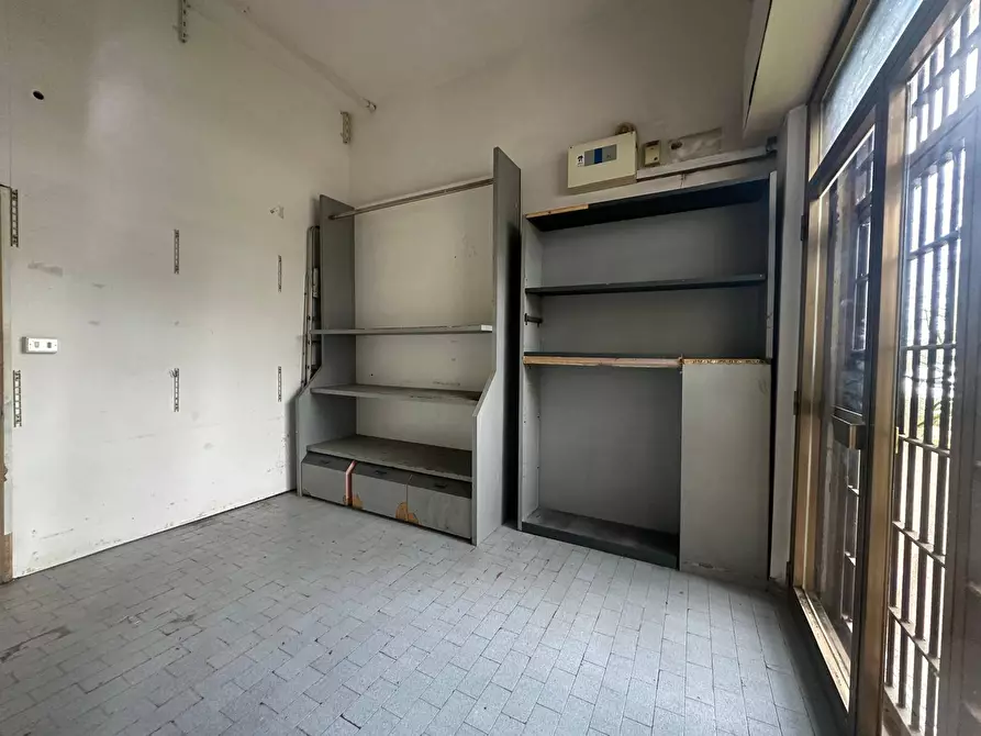 Immagine 14 di Attività commerciale in affitto  in via pesciatima 15 a Lucca