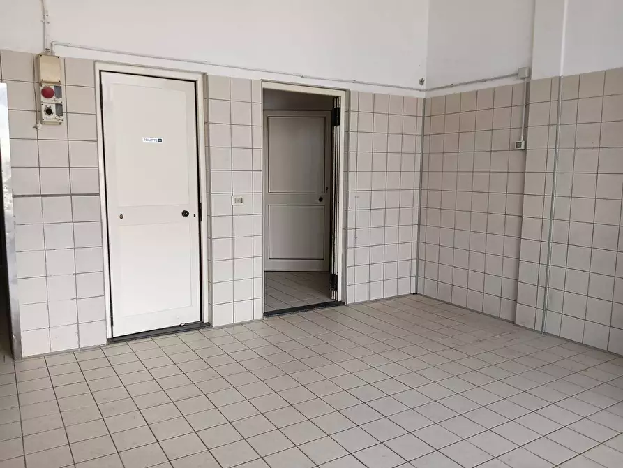 Immagine 3 di Attività commerciale in affitto  in via XXV aprile 33 a San Giuliano Terme