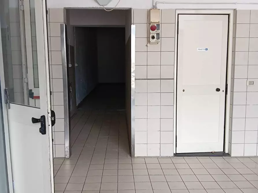 Immagine 10 di Attività commerciale in affitto  in via XXV aprile 33 a San Giuliano Terme