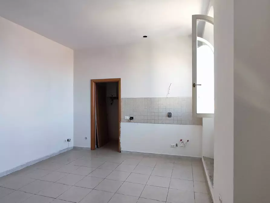 Immagine 10 di Appartamento in vendita  in via Mentana 81 a Livorno